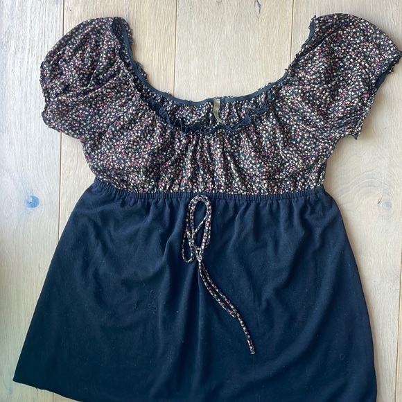 DO+BE Tops - Babydoll style floral Top